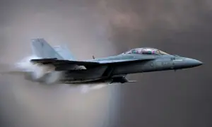 ایران نے امریکا کا ’ایف 18‘ طیارہ مار گرایا: ایرانی میڈیا کا دعویٰ ایران نے امریکا کا ’ایف 18‘ طیارہ مار گرایا: ایرانی میڈیا کا دعویٰ