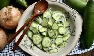 گرمیوں میں کھیرے کا استعمال: ان 5 غذاؤں کے ساتھ کھانا کہیں مہنگا نہ پڑ جائے