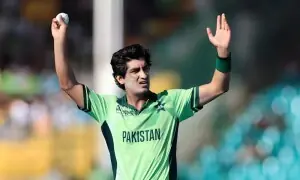 نسیم شاہ کو متنازع بیان پر شوکاز نوٹس جاری، سینٹرل کنٹریکٹ خطرے میں پڑ گیا