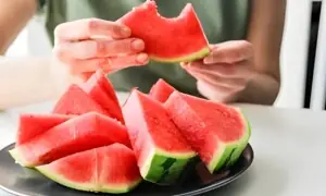 مارچ اور اپریل میں تربوز کا استعمال کتنا نقصان دہ؟ ماہرین کی وارننگ