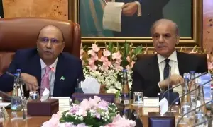 معیشت اور توانائی پر اجلاس: سرکاری اخراجات میں کمی، 60 فیصد گاڑیاں فوری بند کرنے کا فیصلہ