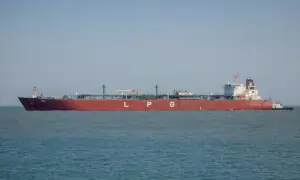 Giant oil tanker off Dubai hit by Iranian strike