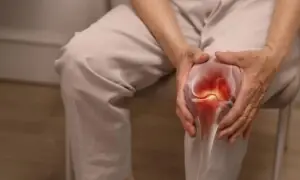 گھٹنوں کے درد سے نجات: دواؤں کو بجائے یہ طریقہ اپنائیں گھٹنوں کے درد سے نجات: دواؤں کو بجائے یہ طریقہ اپنائیں