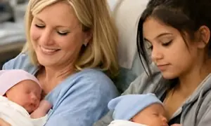 بڑھتی عمر میں ماں بننے کا رجحان: محفوظ حمل اور صحت مند بچے کے لیے چند ضروری تدابیر