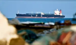 بھارتی بحری جہاز خفیہ راستے سے آبنائے ہرمز سے کیسے فرار ہوا؟