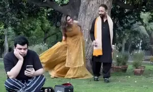 تیسری شادی کے بعد فضا علی سوشل میڈیا پر تنقید کی زد میں، رومانوی ویڈیوز پر سوالات