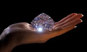 قیمتی پتھر ہیرا: خریدتے میں مہنگا اور بیچتے وقت سستا کیوں؟