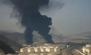 خلیجی ممالک میں اہم تنصیبات ایرانی ڈرونز کے نشانے پر، سرکاری عمارت میں آگ بھڑک اُٹھی