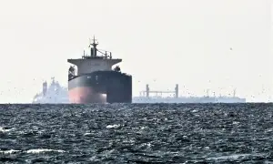 آبنائے ہرمز سے گزرنے والے جہازوں سے امریکا ٹیکس لے گا: ٹرمپ