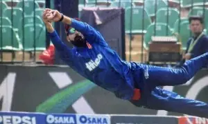 پی ایس ایل 11: شاداب خان کا ہوا میں ڈائیو لگا کر شاندار کیچ، ویڈیو وائرل پی ایس ایل 11: شاداب خان کا ہوا میں ڈائیو لگا کر شاندار کیچ، ویڈیو وائرل