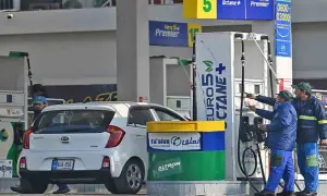 وزیراعظم نے پیٹرولیم مصنوعات کی قیمتوں میں کمی کا اعلان کردیا