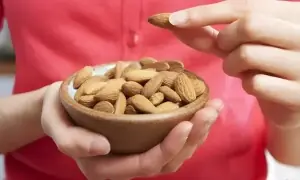 زیادہ بادام کھانے سے جسم کا کون سا حصہ ناکارہ ہوسکتا ہے؟