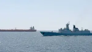 2 پاکستانی جہازوں کو آبنائے ہرمز پہنچنے کے بعد اچانک واپس بھیج دیا گیا