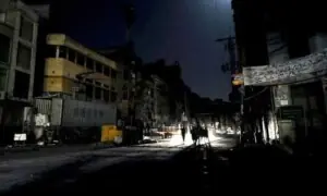 شدید گرمی کے باعث ملک بھر میں 8 سے 16 گھنٹے کی طویل لوڈشیڈنگ