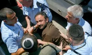 فلسطین کے ’منڈیلا‘ خطرے میں: جیل میں مروان برغوثی پر کتے چھوڑ دیے گئے، بیہوشی تک تشدد فلسطین کے ’منڈیلا‘ خطرے میں: جیل میں مروان برغوثی پر کتے چھوڑ دیے گئے، بیہوشی تک تشدد