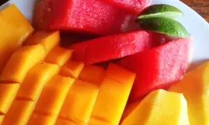 پھلوں کا بادشاہ یا فرحت بخش تربوز، کس پھل سے بلڈ شوگر تیزی سے بڑھتی ہے؟