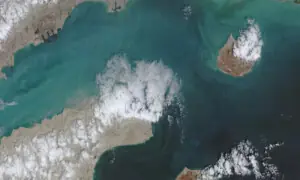 Some tankers cross Strait of Hormuz before shots fired