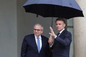 Lebanon PM and Macron to discuss bolstering country&rsquo;s position in Israel talks