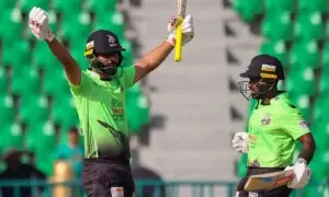 فخر زمان نے پی ایس ایل میں کئی ریکارڈز بنادیے، بابر اعظم کو بھی پیچھے چھوڑ دیا