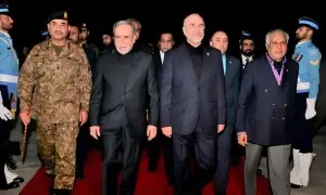 ایرانی وزیر خارجہ کا اسحاق ڈار اور فیلڈ مارشل عاصم منیر سے رابطہ، جنگ بندی سے متعلق امور پر گفتگو