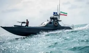 پاسداران انقلاب نے امریکی فوج سے تعاون کے شبے میں بحری جہاز تحویل میں لے لیا