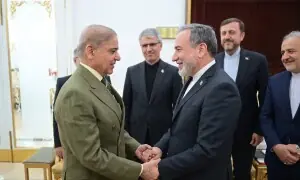 وزیراعظم شہباز شریف سے ایرانی وزیرِ خارجہ کی ملاقات، جنگ بندی پر تہران کا مؤقف پیش