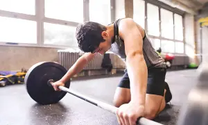 جم میں ورزش کے دوران نوجوان فالج کا شکار، وجوہات اور بچاؤ کی تدابیر جانیے