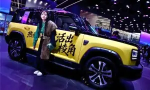 ایک پاکستانی گاڑی کی قیمت میں چین کی تین نئی اور جدید الیکٹرک کاریں خریدیں