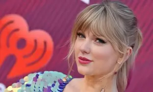 امریکی گلوکارہ ٹیلر سوئفٹ نے اپنی آواز اور شخصیت ٹریڈ مارک کرنے کی درخواست دائر کر دی