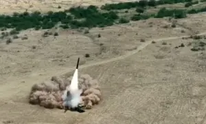 آرمی راکٹ فورس کمانڈ کا مقامی طور پر تبار کردہ فتح-II میزائل سسٹم کا کامیاب تجربہ