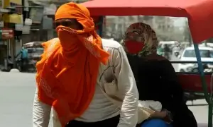 کیا گیلے کپڑے سے سر ڈھانپنا ہیٹ ویو سے بچا سکتا ہے؟