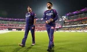 آئی پی ایل: ڈریسنگ روم میں غیرقانونی حرکت پر بھارتی کھلاڑی کو سزا مل گئی