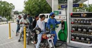 حکومت نے پیٹرولیم مصنوعات کی قیمتوں میں ایک بار پھر اضافہ کردیا