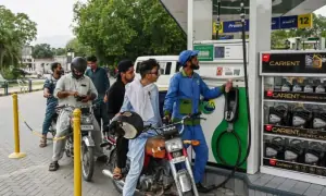 حکومت نے پیٹرولیم مصنوعات کی قیمتوں میں ایک بار پھر اضافہ کردیا