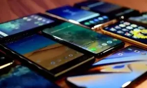 پاکستان میں موبائل فون مزید مہنگے، قیمتوں میں کتنا اضافہ ہوا؟