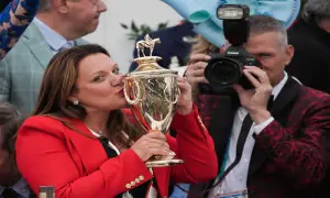 Golden Tempo wins Kentucky Derby as trainer DeVaux makes history