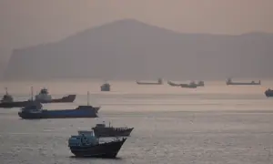US says it has missile destroyers in Gulf and two American ships have crossed Strait