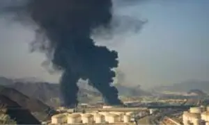 متحدہ عرب امارات پر میزائل اور ڈرون حملے، فجیرہ کی تیل تنصیبات میں آگ بھڑک اٹھی