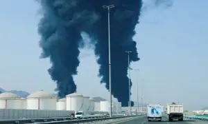 متحدہ عرب امارات پر میزائل اور ڈرون حملے، فجیرہ کی تیل تنصیبات میں آگ بھڑک اٹھی