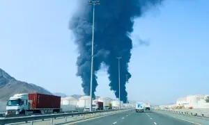 متحدہ عرب امارات پر میزائل اور ڈرون حملے، فجیرہ کی تیل تنصیبات میں آگ بھڑک اٹھی