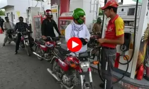پیٹرول کی قیمتوں میں کمی کب اور کیسے ہوگی؟