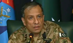 بھارتی فوج پروفیشنل تھی جو اب سیاسی ہوچکی ہے: ڈی جی آئی ایس پی آر