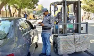 ٹریفک جرمانوں میں بڑی کمی، قید کی سزائیں ختم: گورنر پنجاب نے بل منظور کرلیا