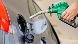 حکومت نے پیٹرولیم مصنوعات کی قیمتوں میں ایک بار پھر اضافہ کردیا
