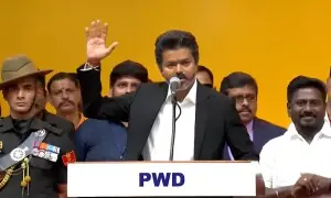 &lsquo;مسلمان میرے بھائی ہیں، مذہب کارڈ نہیں چلنے دوں گا&lsquo;،جوزف وجے نے تامل ناڈو کی وزارتِ اعلیٰ کا حلف اٹھالیا