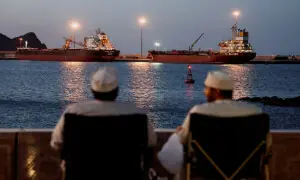 Pakistan, Iraq strike deals with Iran for oil and LNG shipments through Hormuz