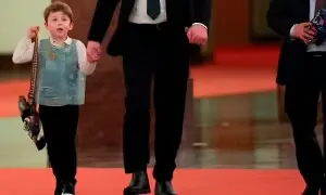 ایلون مسک کے بیٹے کا 'ٹائیگر بیگ' چین میں وائرل کیوں ہو رہا ہے؟