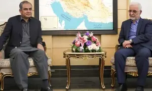محسن نقوی کی تہران میں ایرانی ہم منصب سے ملاقات، امن مذاکرات کی بحالی کے امکانات پر گفتگو