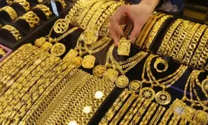 ملک بھر میں سونا آج پھر مہنگا، فی تولہ کتنے کا ہوگیا؟ ملک بھر میں سونا آج پھر مہنگا، فی تولہ کتنے کا ہوگیا؟