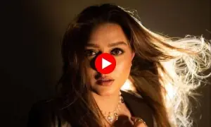 مومنہ اقبال کو دھمکیاں